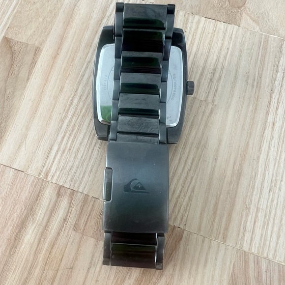 Quicksilver the quad men’s rectangular gunmetal gray watch NEW BATTERY - Picture 5 of 12